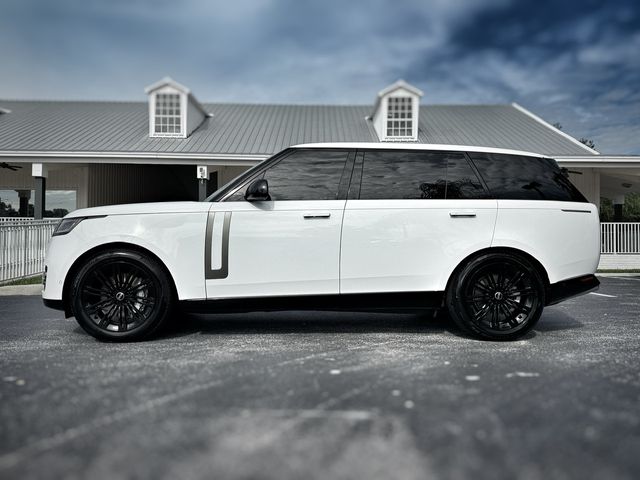 2025 Land Rover Range Rover SE LWB w/7-Passenger Seating