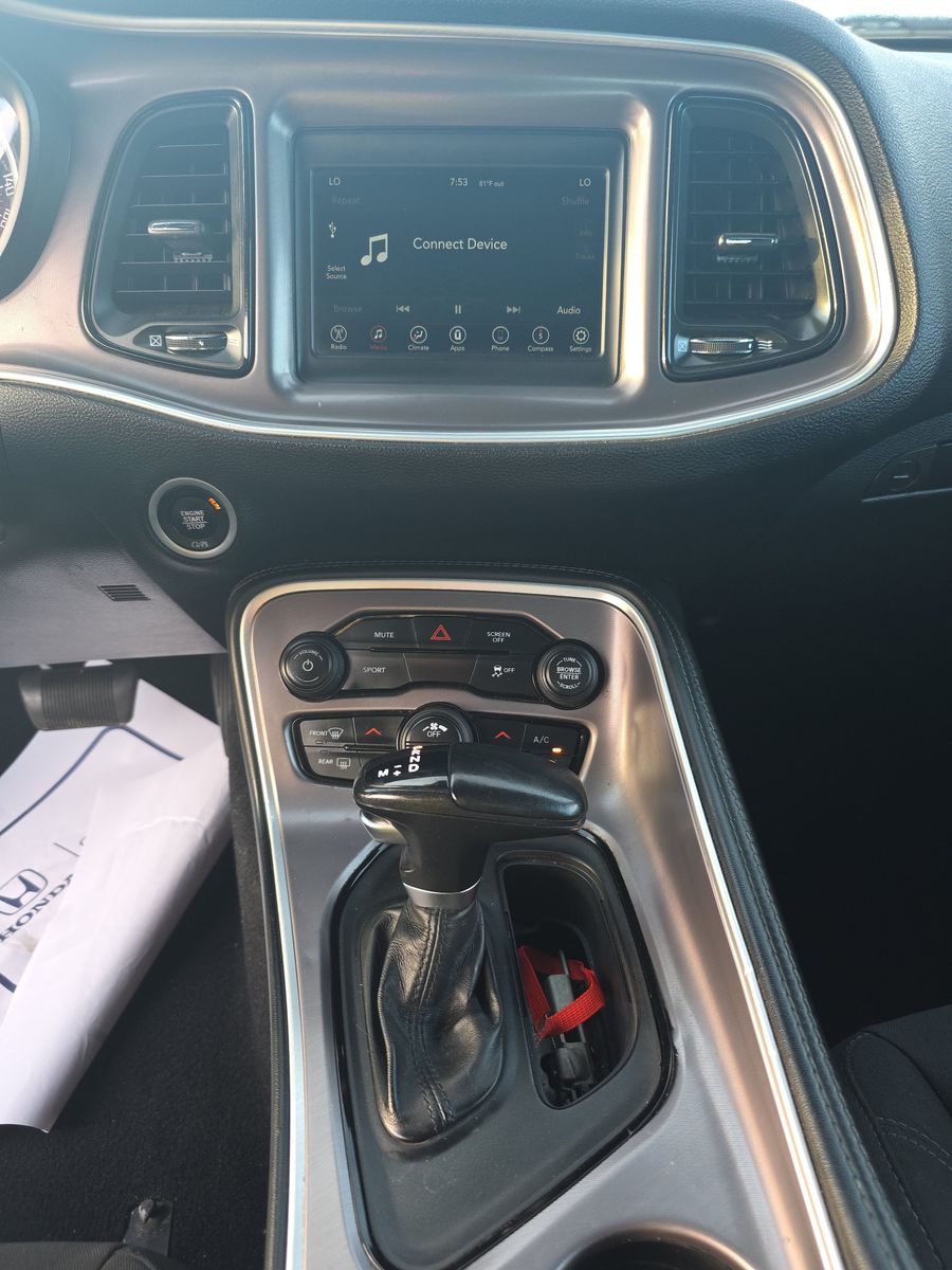 2022 Dodge Challenger SXT RWD