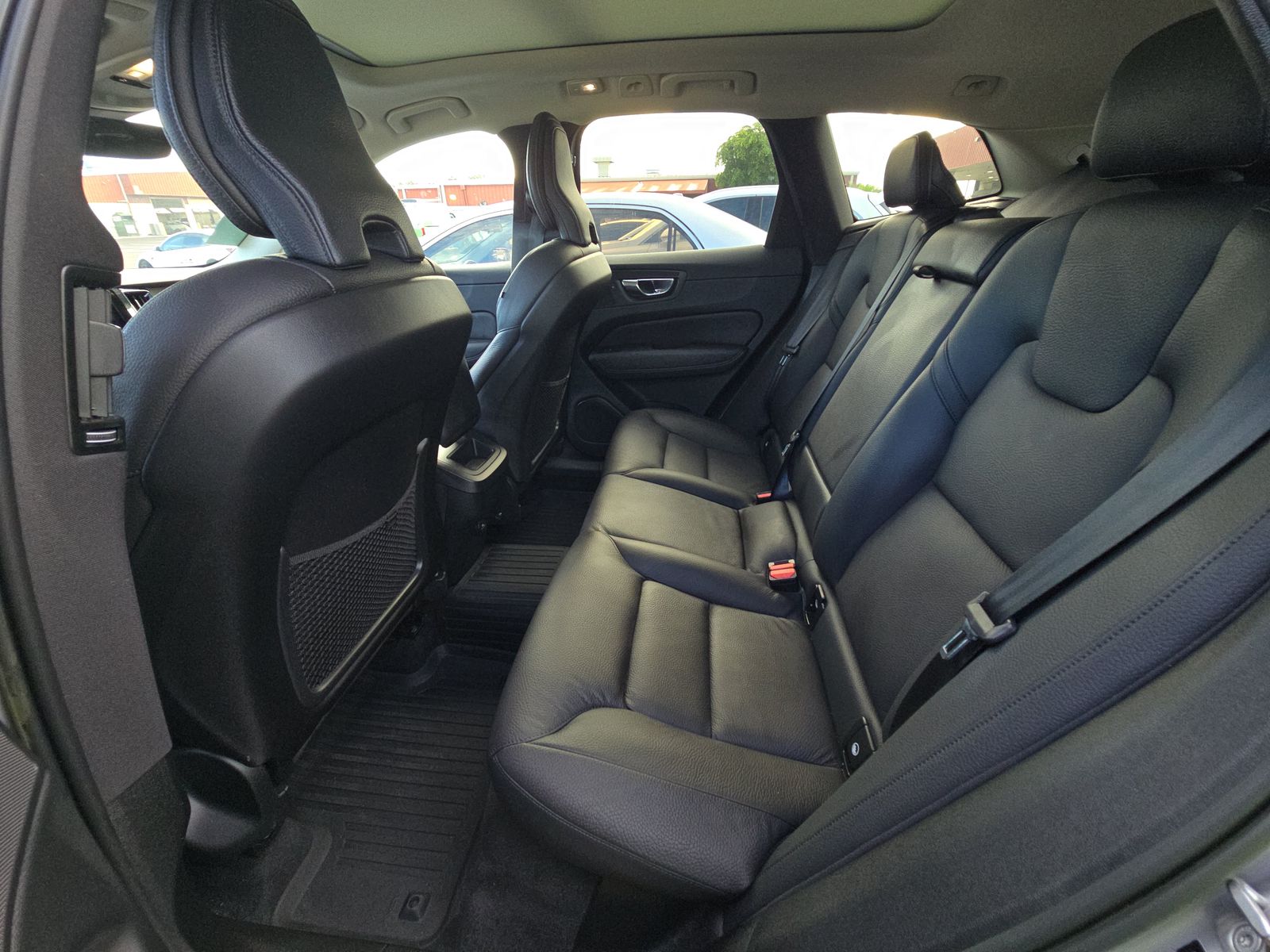 2022 Volvo XC60 B5 Momentum FWD