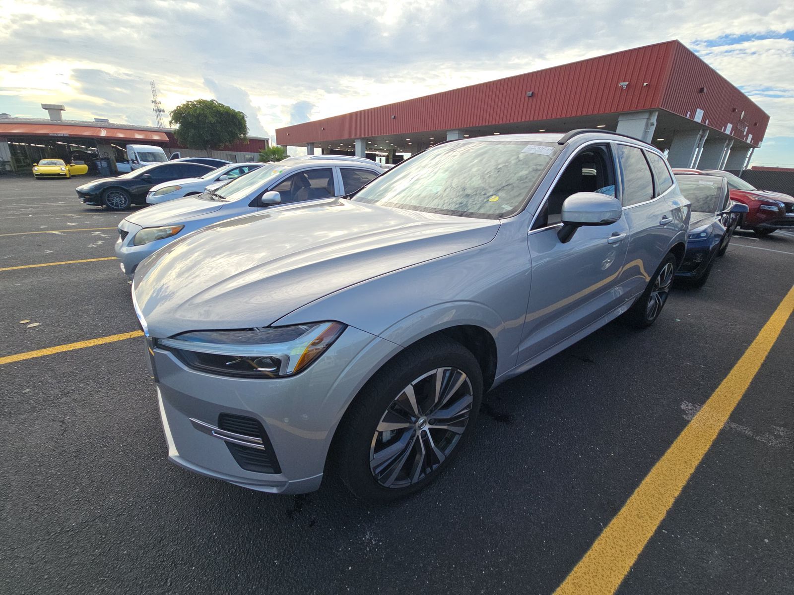 2022 Volvo XC60 B5 Momentum FWD