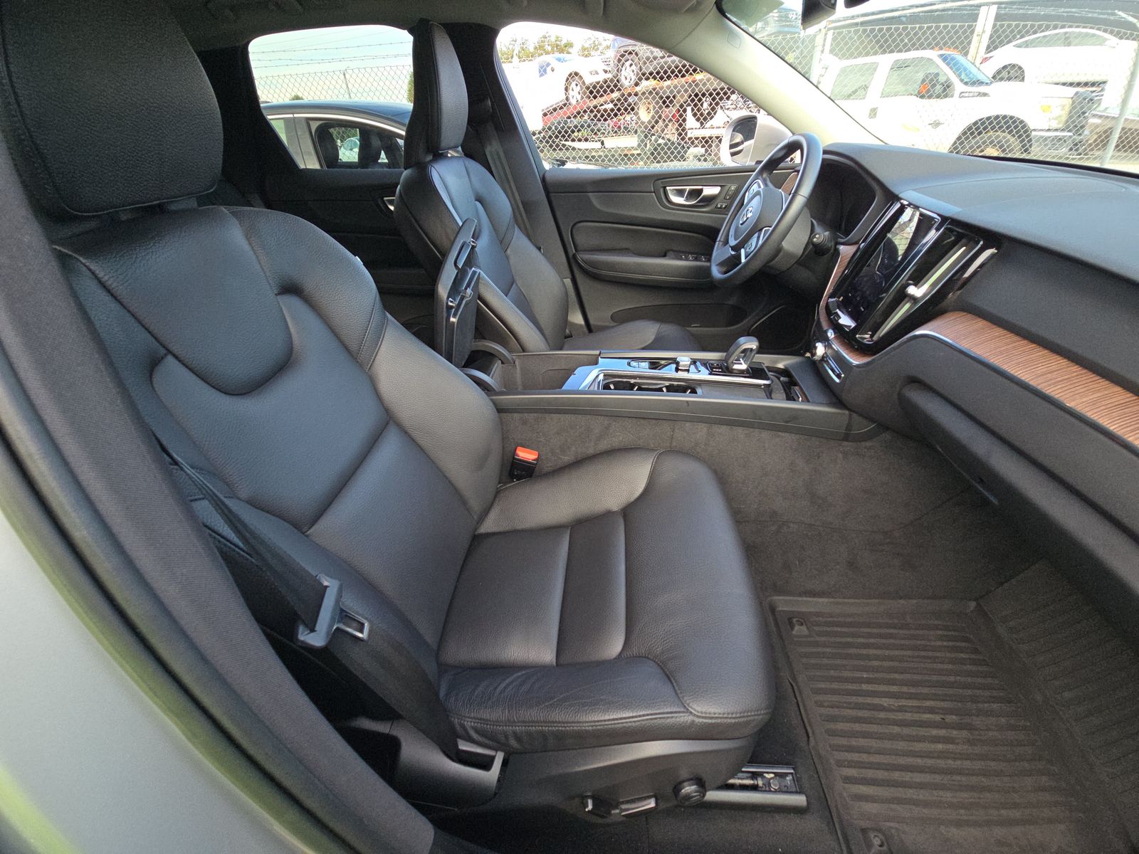 2022 Volvo XC60 B5 Momentum FWD