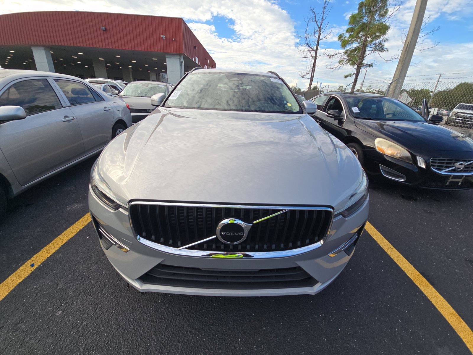 2022 Volvo XC60 B5 Momentum FWD