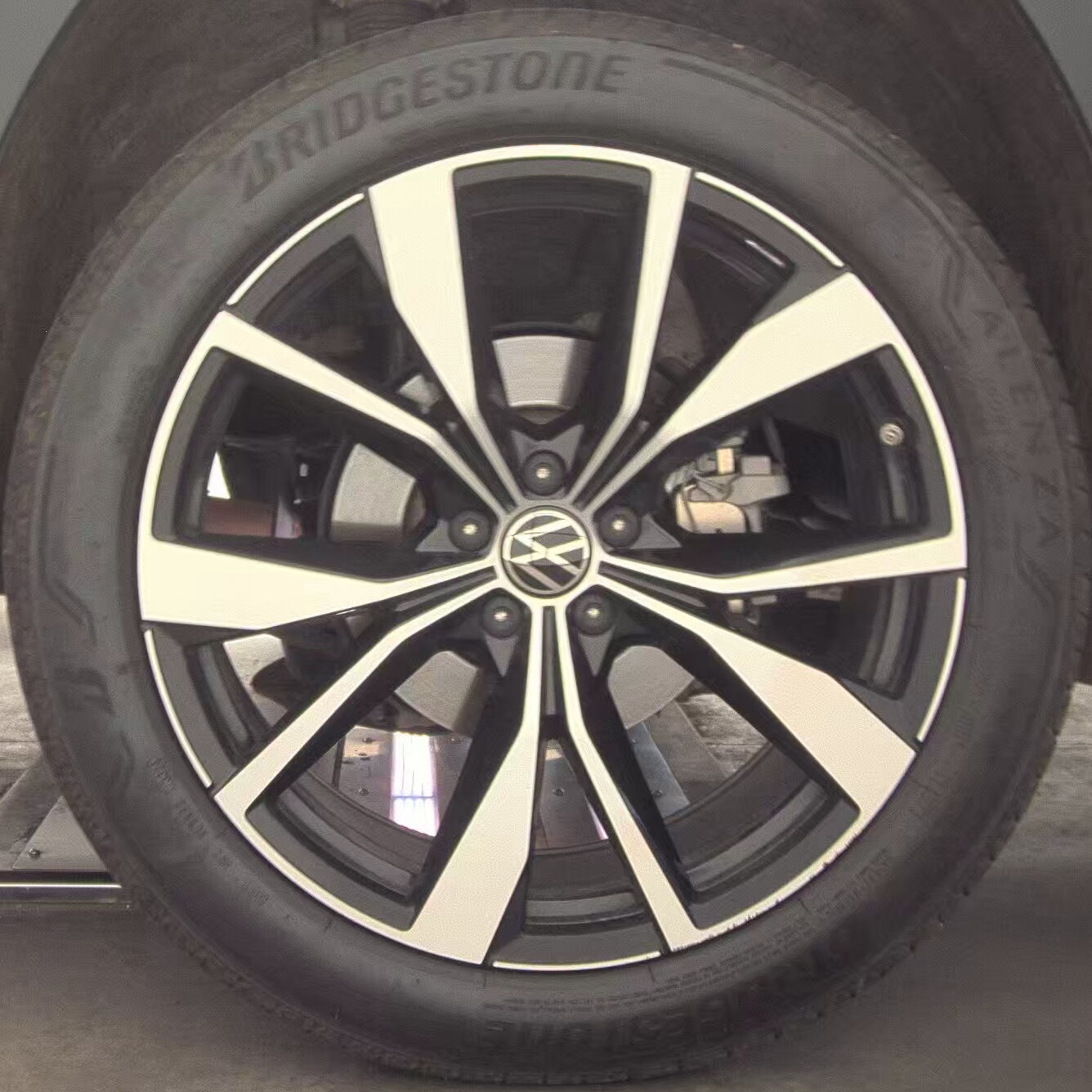 2025 Volkswagen Atlas 2.0T SEL Premium R-Line AWD