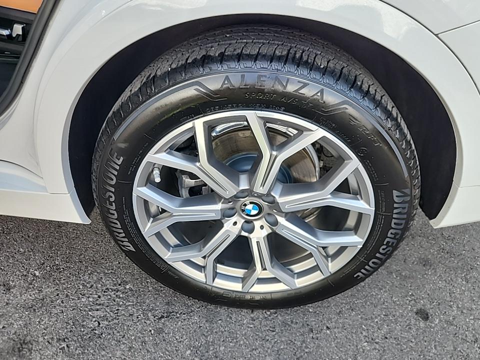 2022 BMW X7 xDrive40i AWD