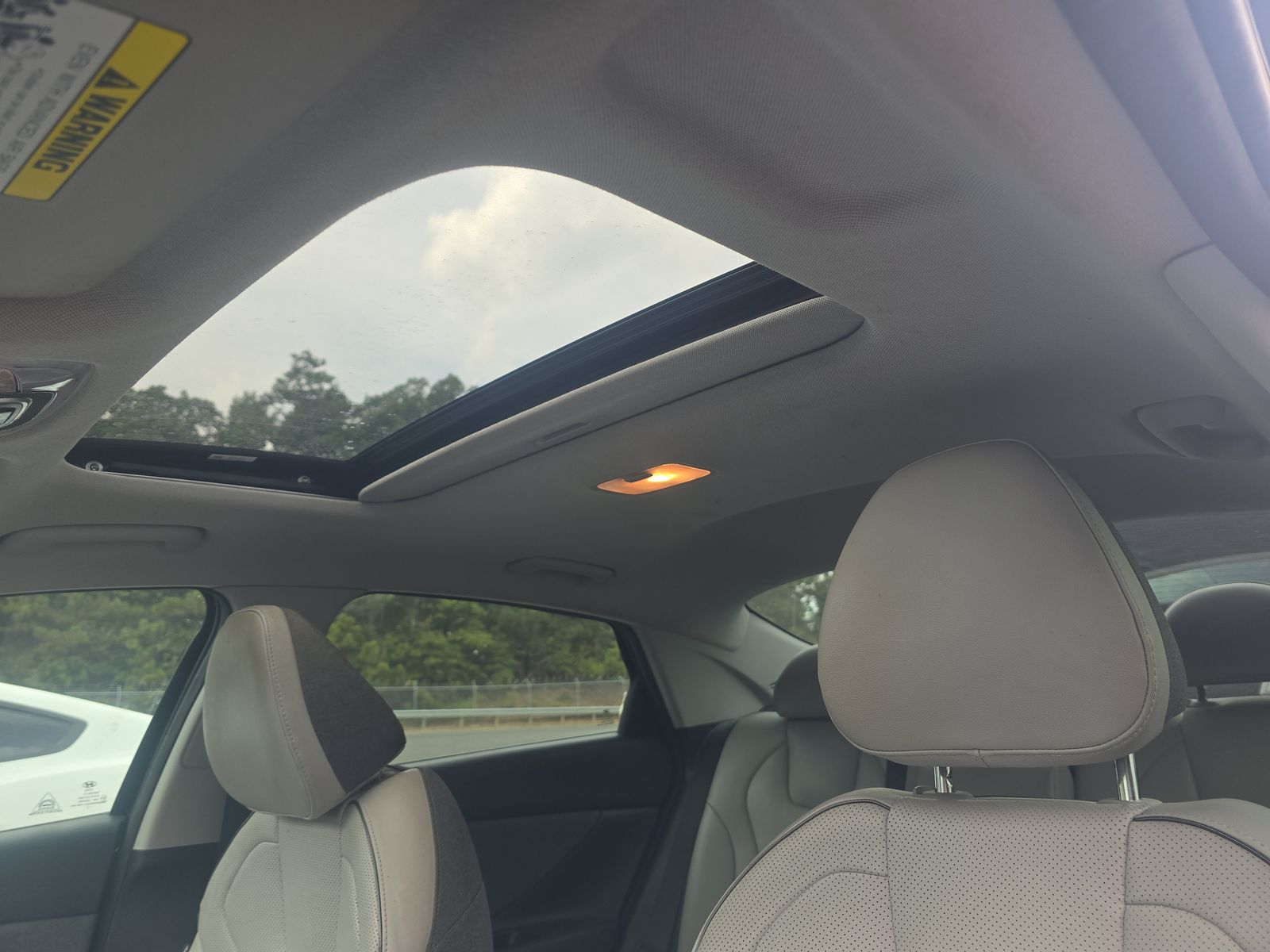 2023 Hyundai Elantra Limited FWD