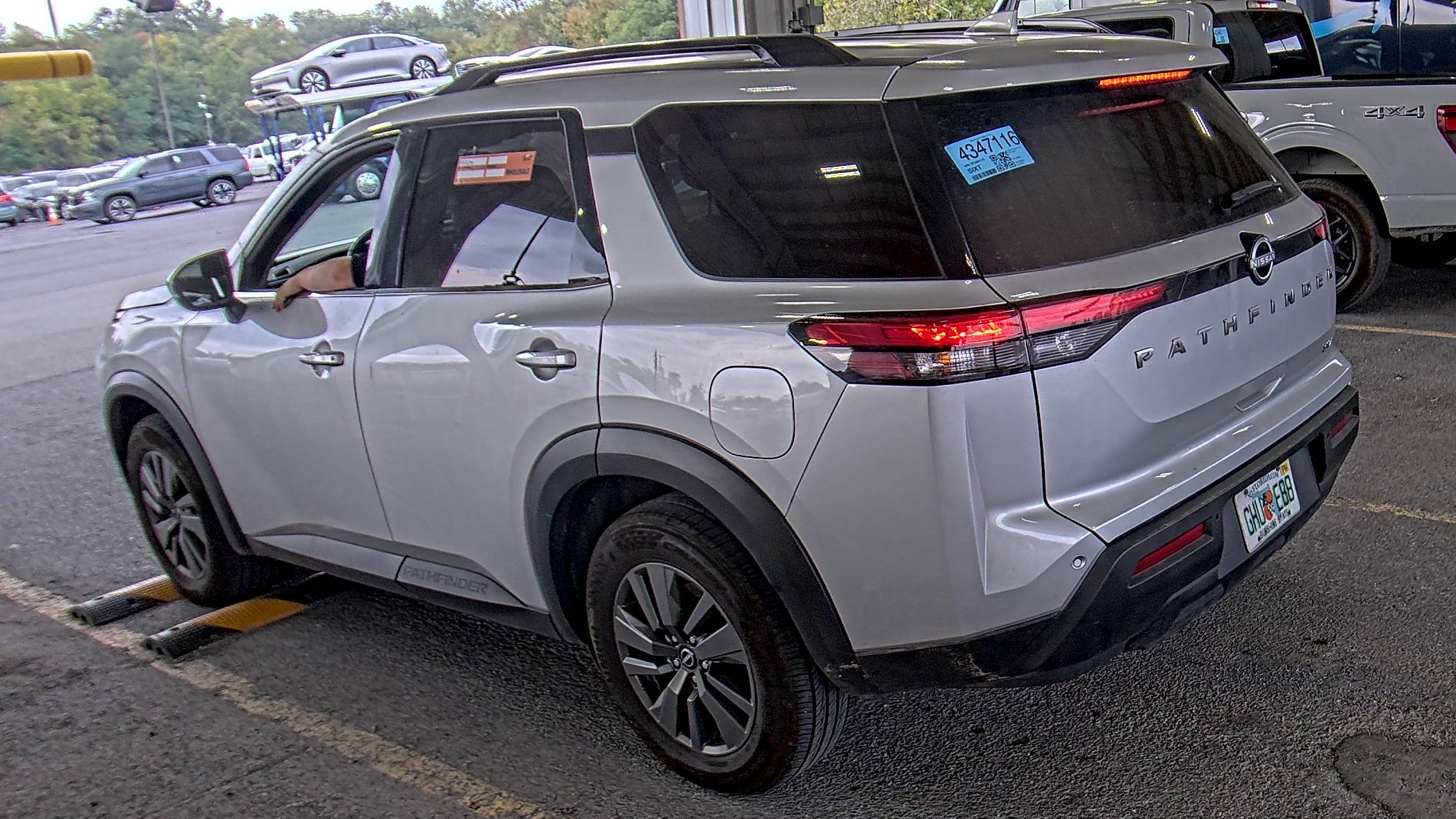 2024 Nissan Pathfinder SV FWD