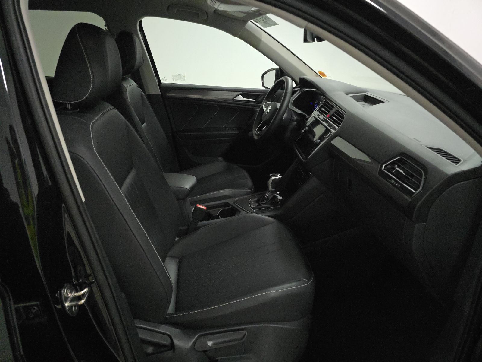 2024 Volkswagen Tiguan 2.0T SE FWD