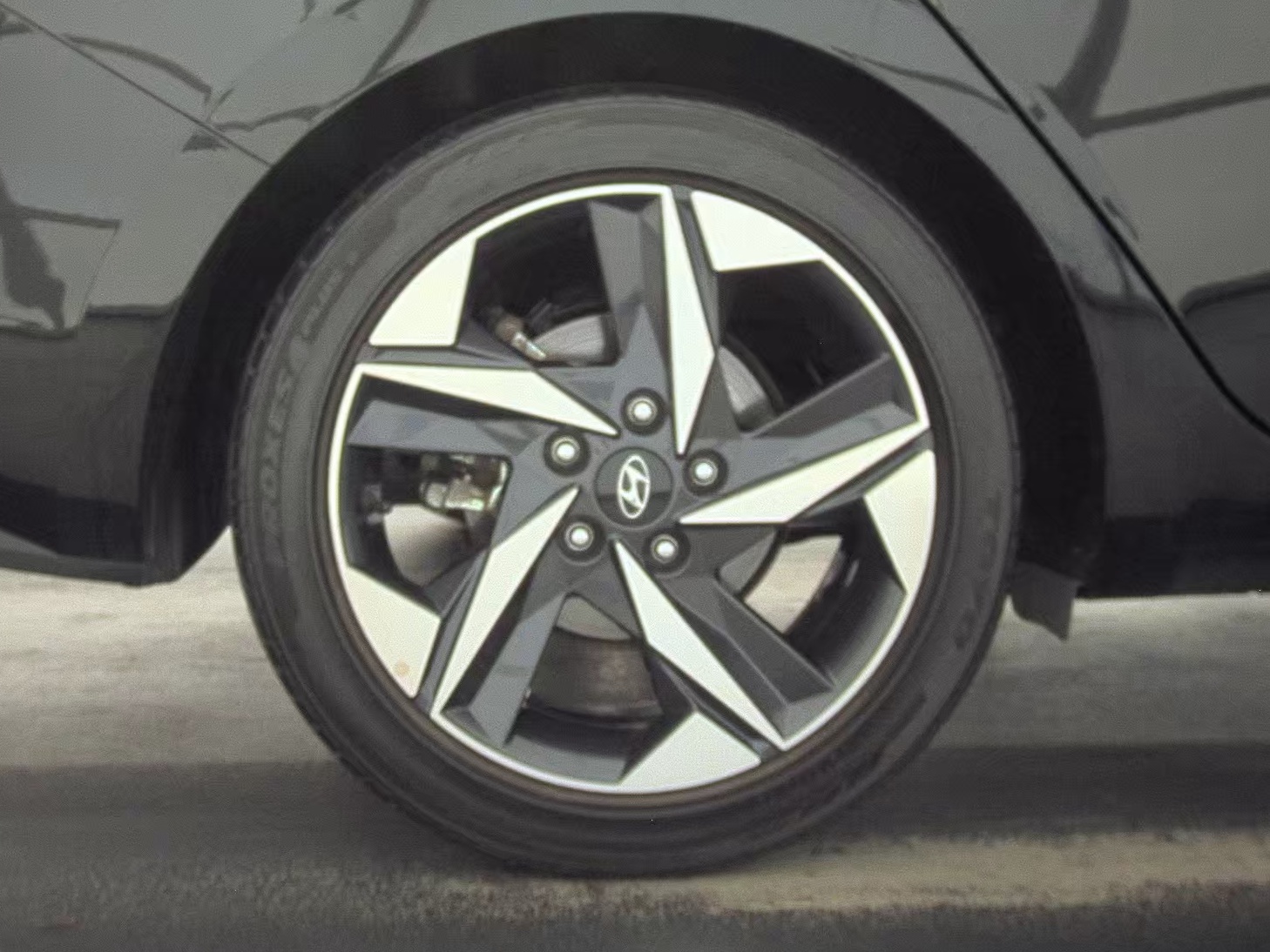 2023 Hyundai Elantra Limited FWD