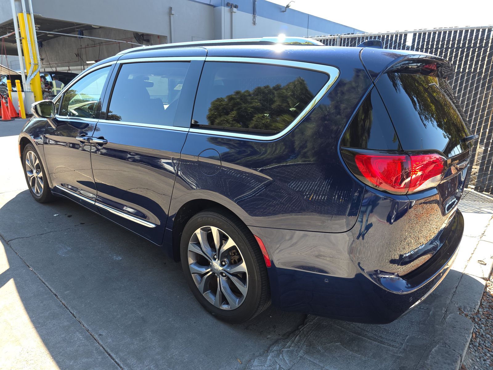 2017 Chrysler Pacifica Limited FWD