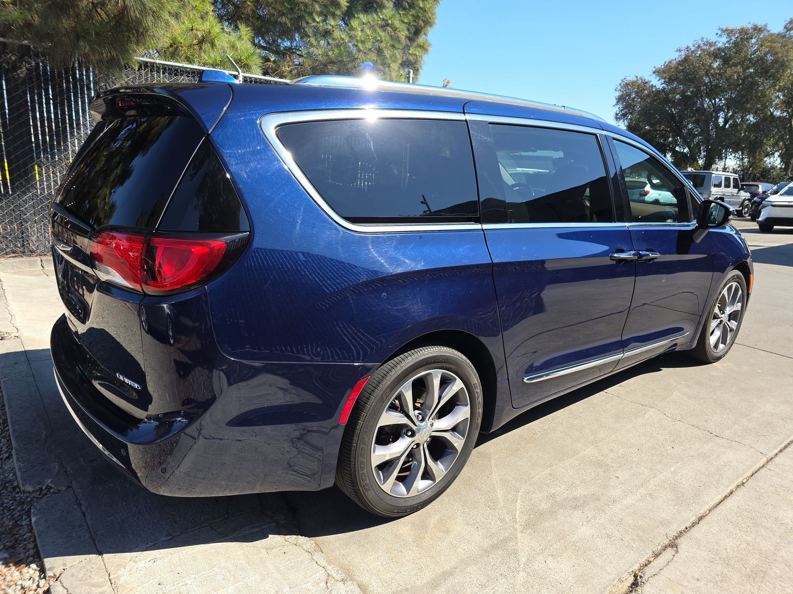 2017 Chrysler Pacifica Limited FWD