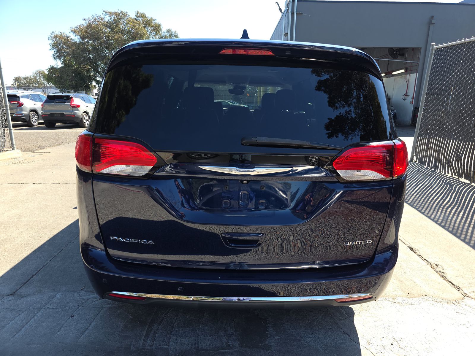 2017 Chrysler Pacifica Limited FWD