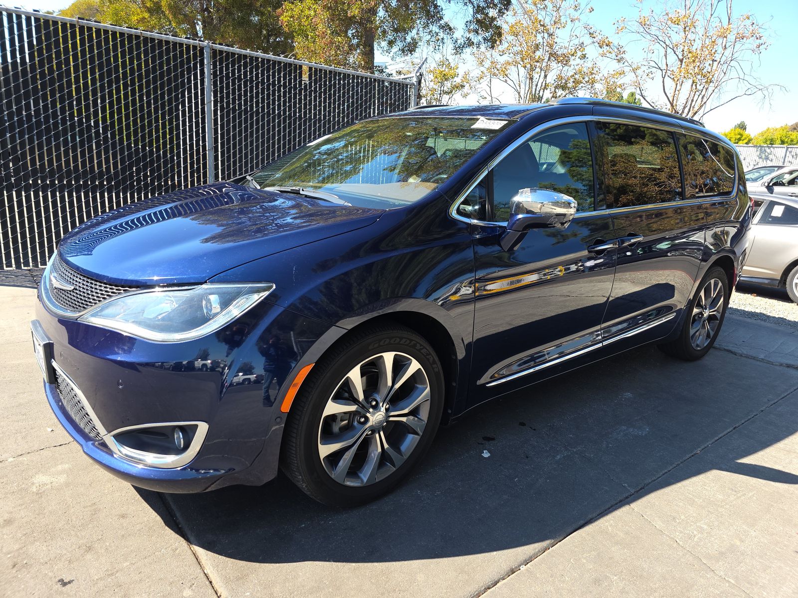 2017 Chrysler Pacifica Limited FWD
