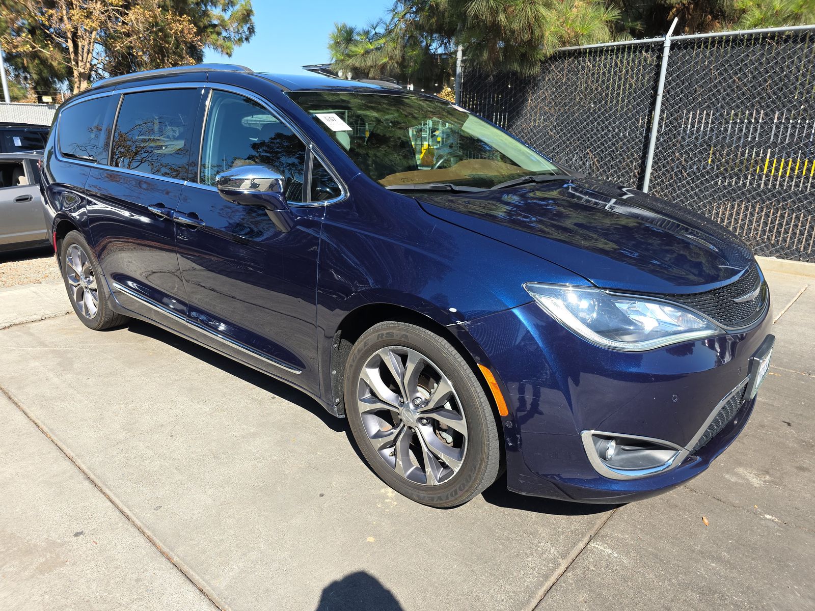 2017 Chrysler Pacifica Limited FWD