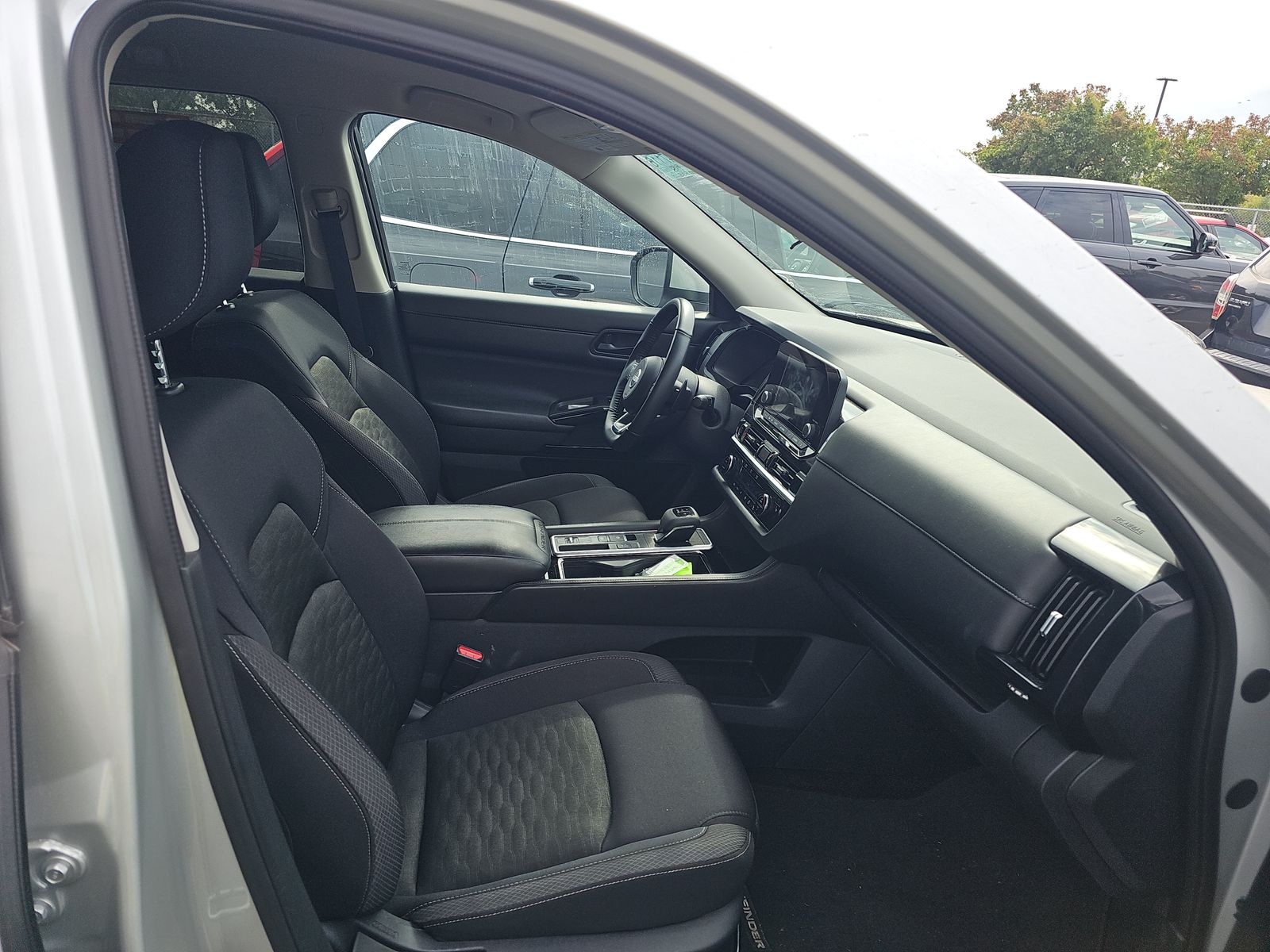 2024 Nissan Pathfinder SV FWD