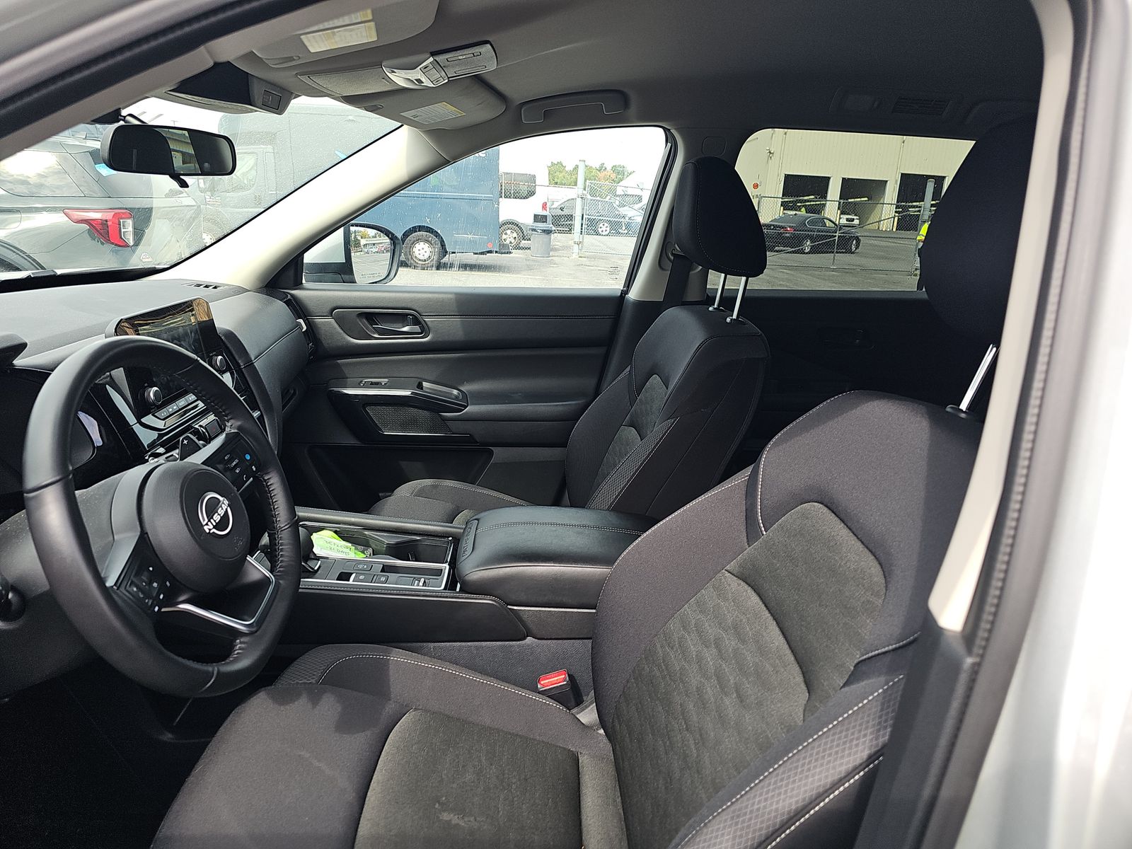 2024 Nissan Pathfinder SV FWD