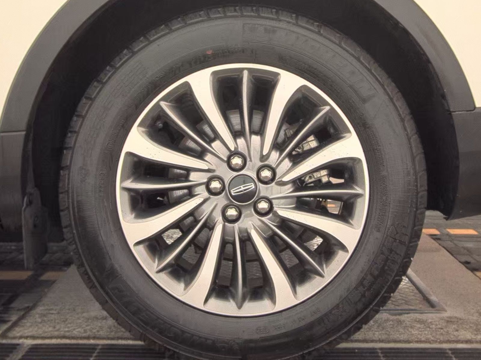 2022 Lincoln Nautilus Standard FWD
