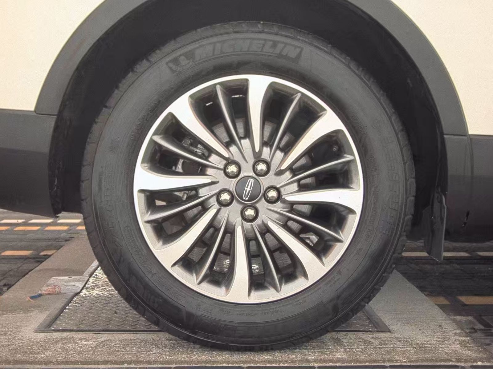 2022 Lincoln Nautilus Standard FWD