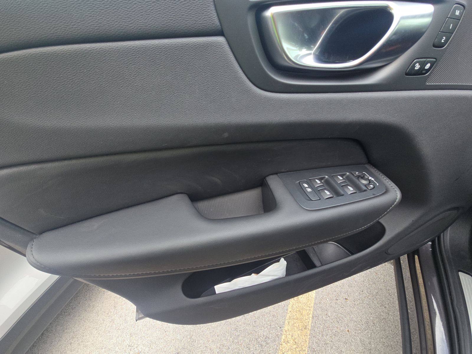 2025 Volvo XC60 B5 Plus AWD