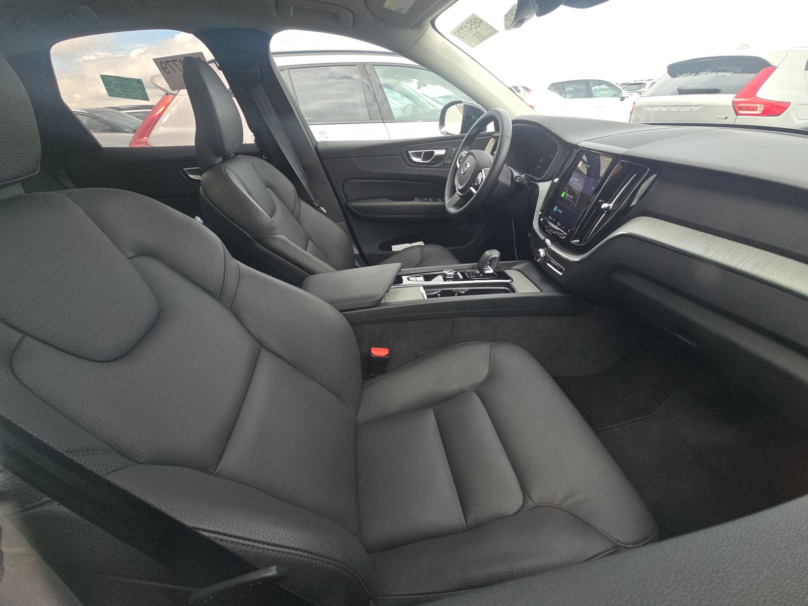 2025 Volvo XC60 B5 Plus AWD