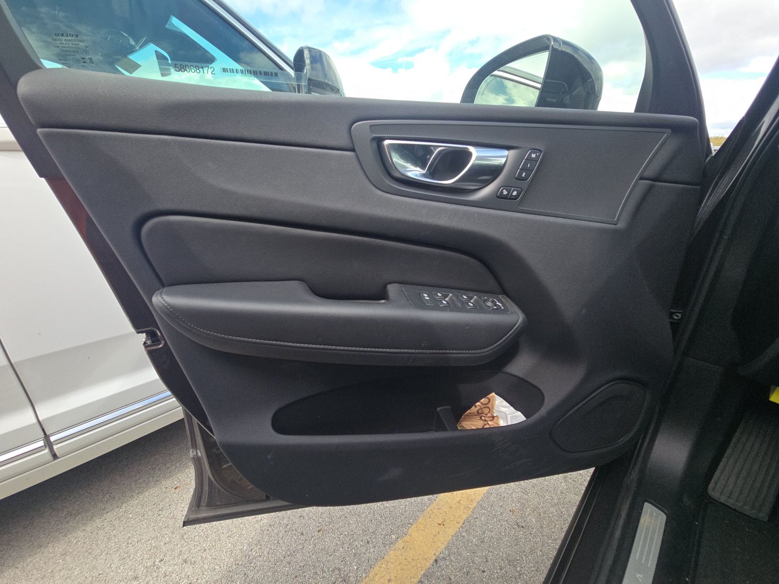 2025 Volvo XC60 B5 Plus AWD