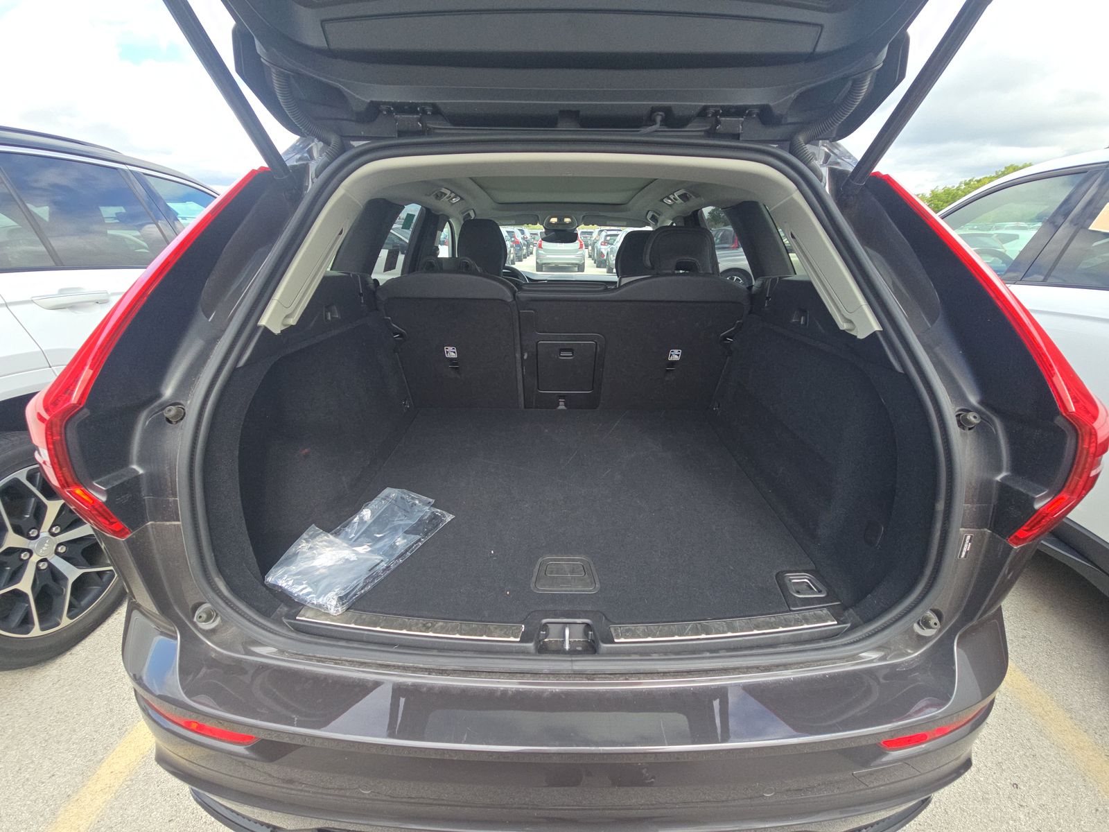 2025 Volvo XC60 B5 Plus AWD