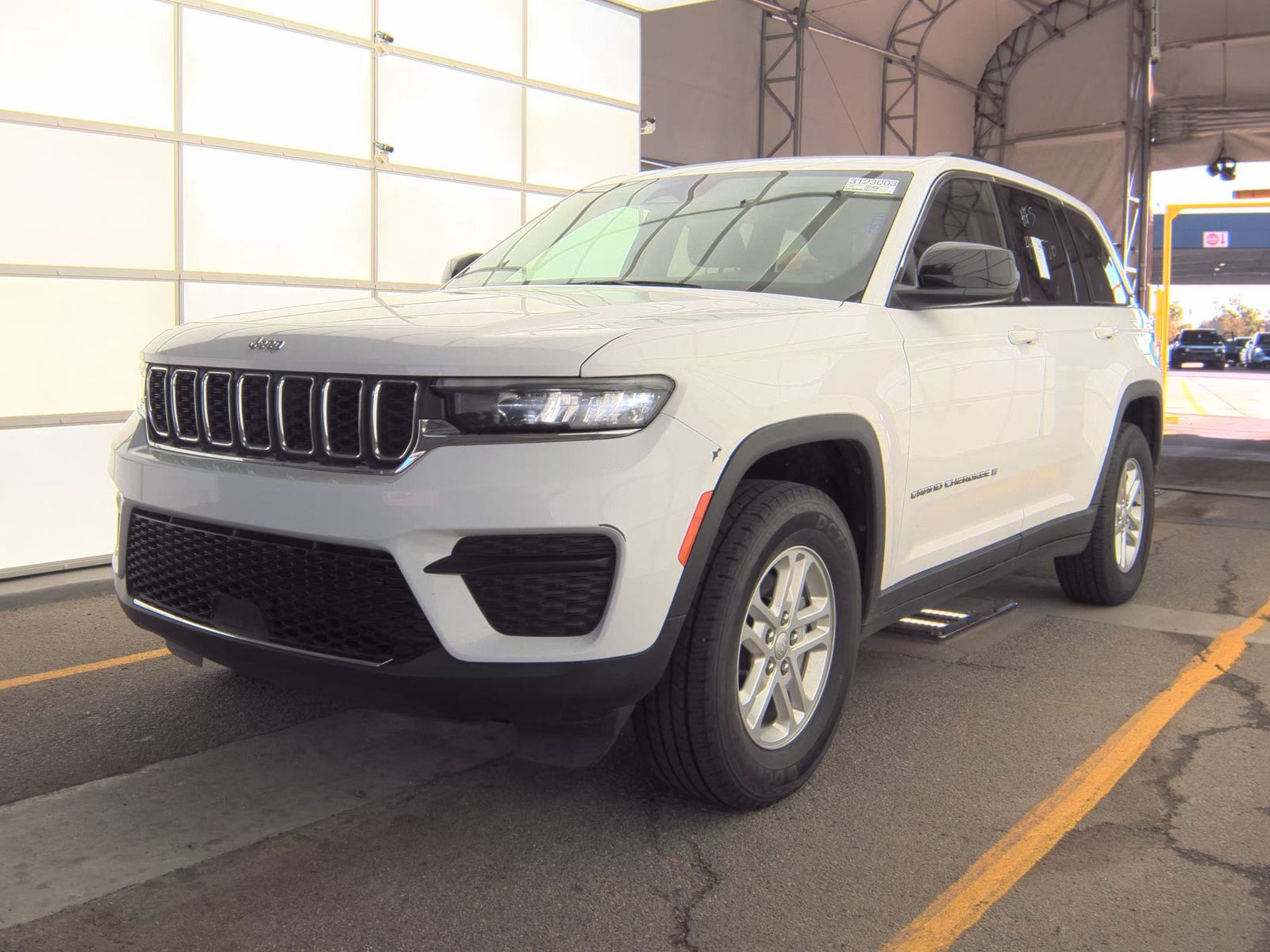 2023 Jeep Grand Cherokee Laredo AWD