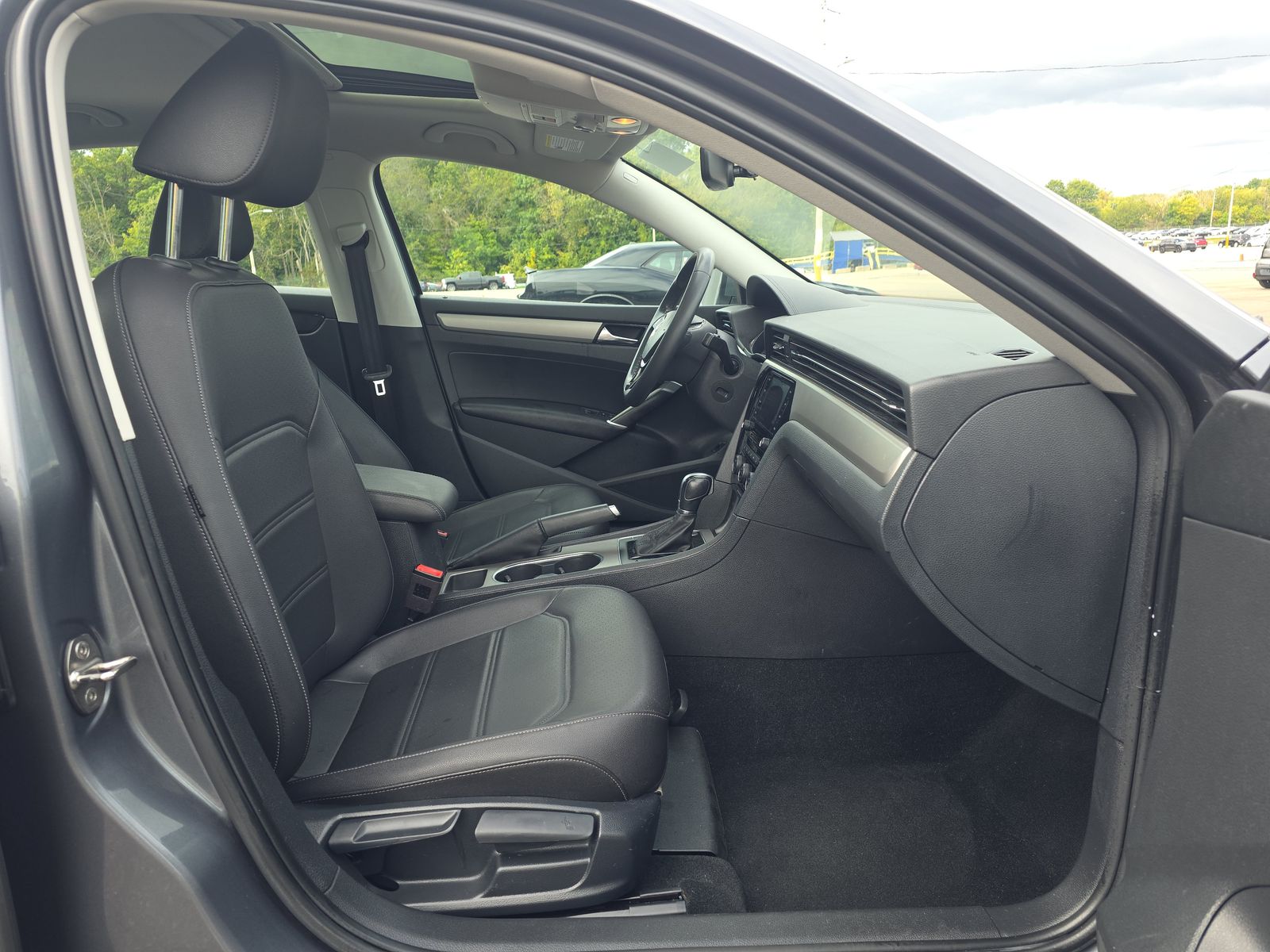 2021 Volkswagen Passat 2.0T SE FWD