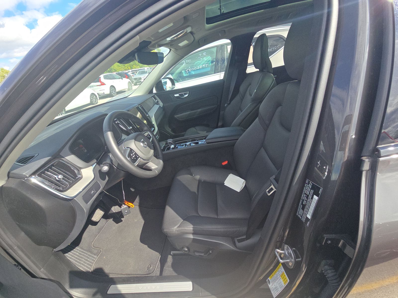 2025 Volvo XC60 B5 Plus AWD