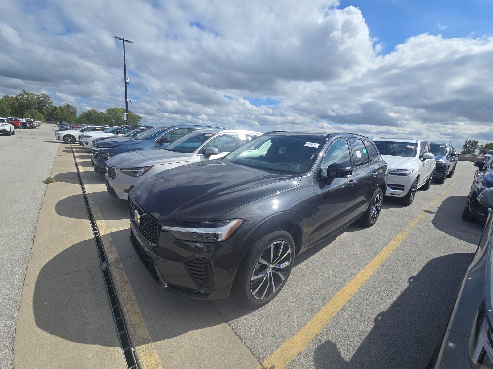 2025 Volvo XC60 B5 Plus AWD