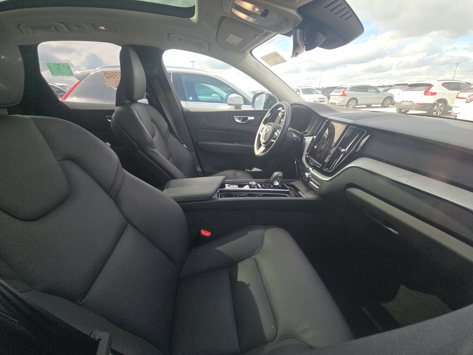 2025 Volvo XC60 B5 Plus AWD