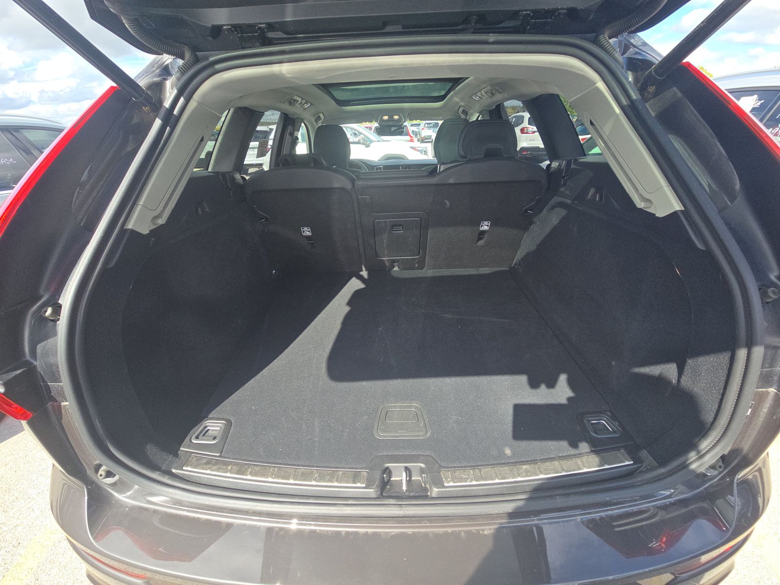 2025 Volvo XC60 B5 Plus AWD