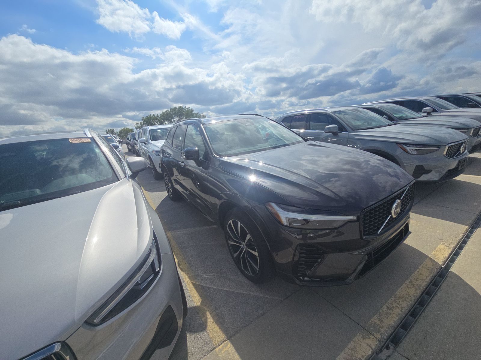 2025 Volvo XC60 B5 Plus AWD