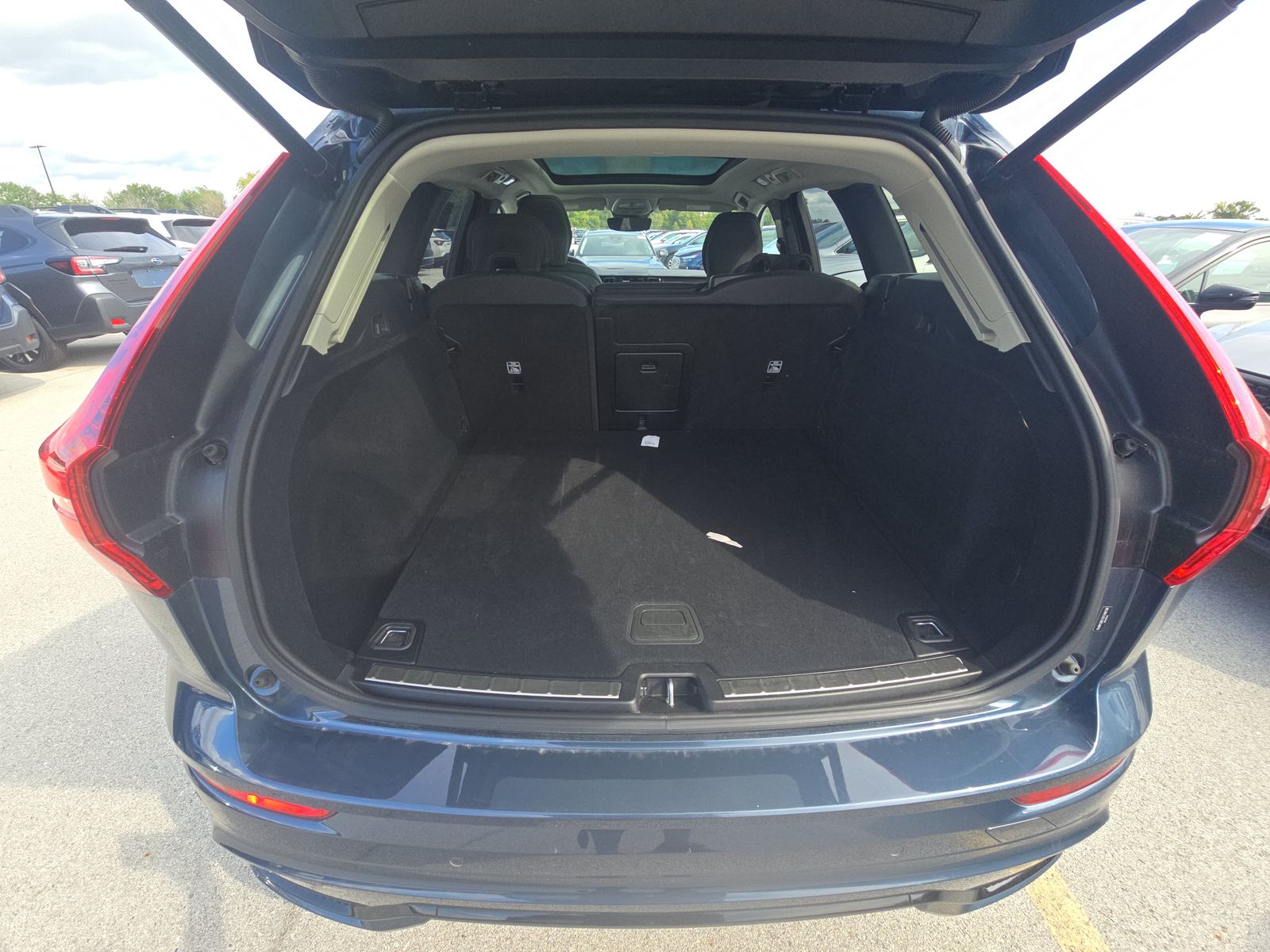 2025 Volvo XC60 B5 Plus AWD