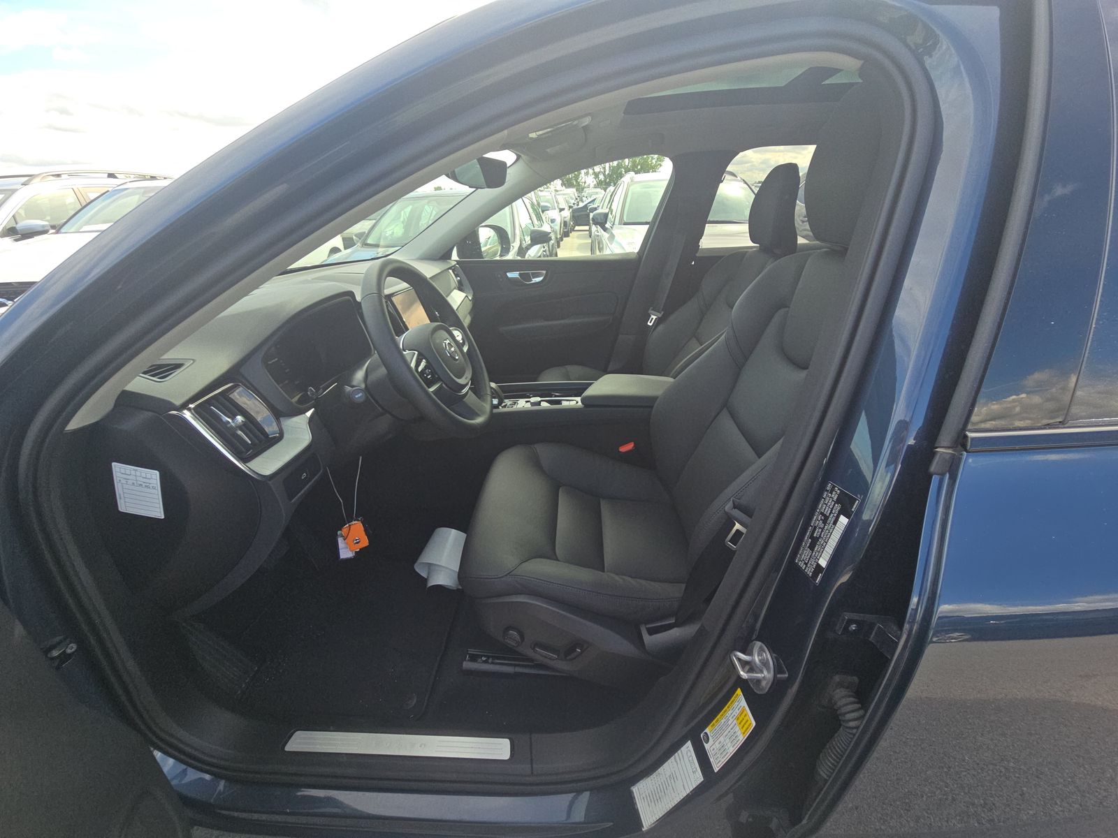 2025 Volvo XC60 B5 Plus AWD