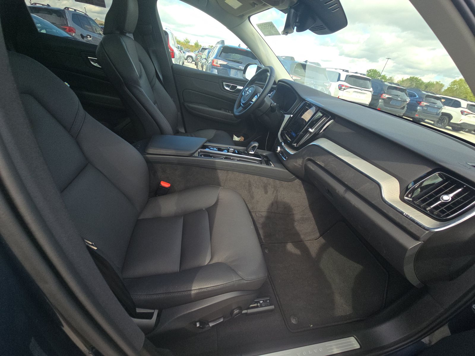 2025 Volvo XC60 B5 Plus AWD