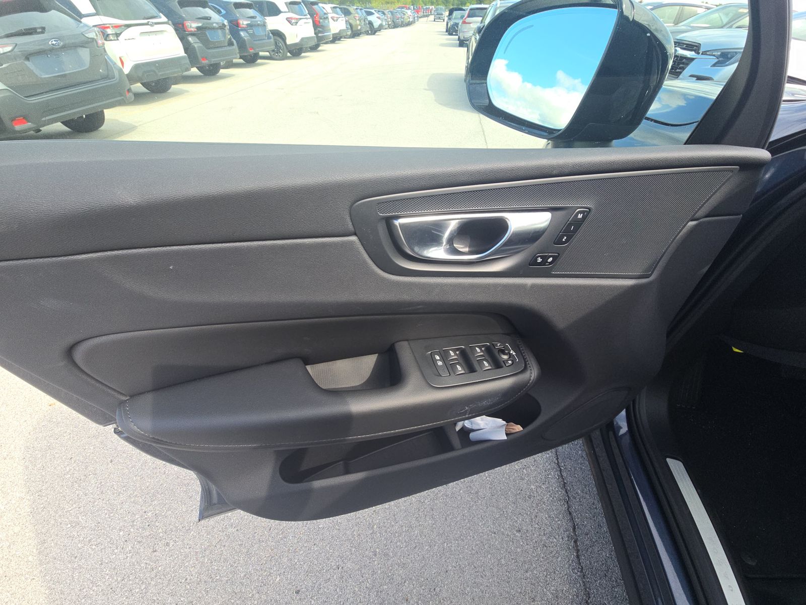 2025 Volvo XC60 B5 Plus AWD