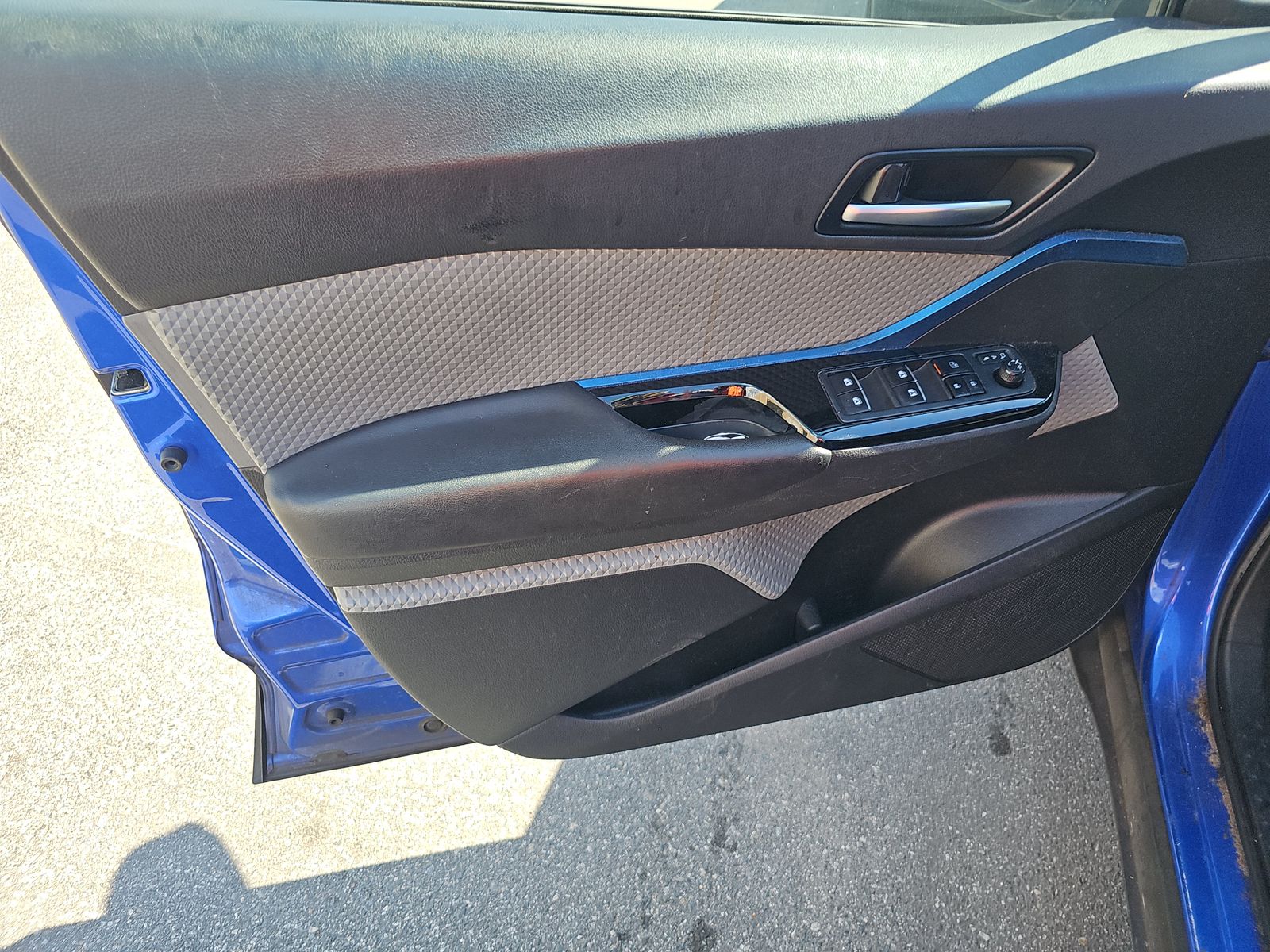 2019 Toyota C-HR XLE FWD