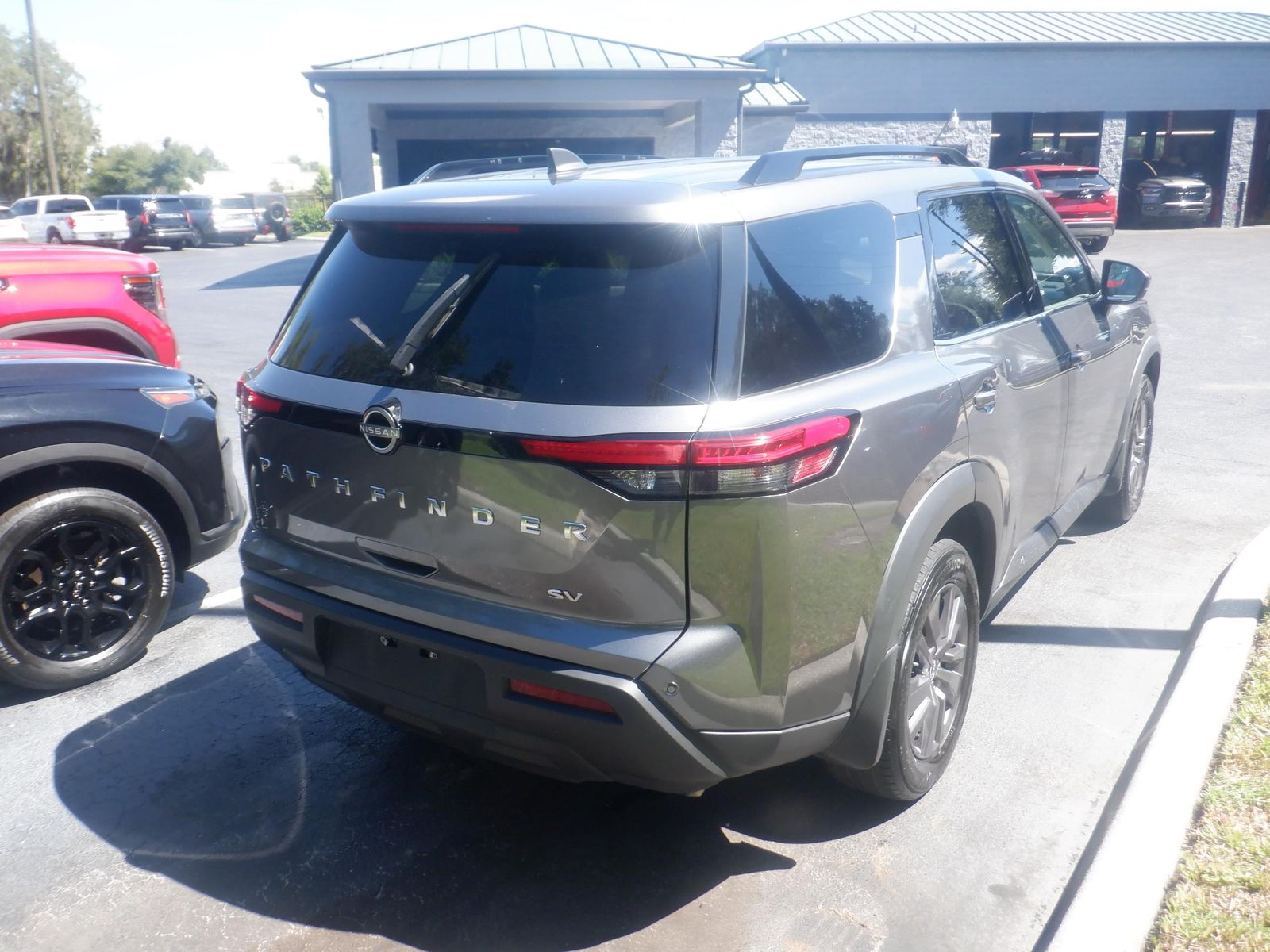 2024 Nissan Pathfinder SV FWD