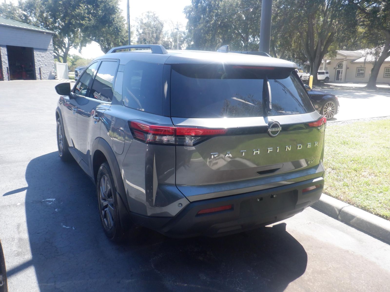 2024 Nissan Pathfinder SV FWD