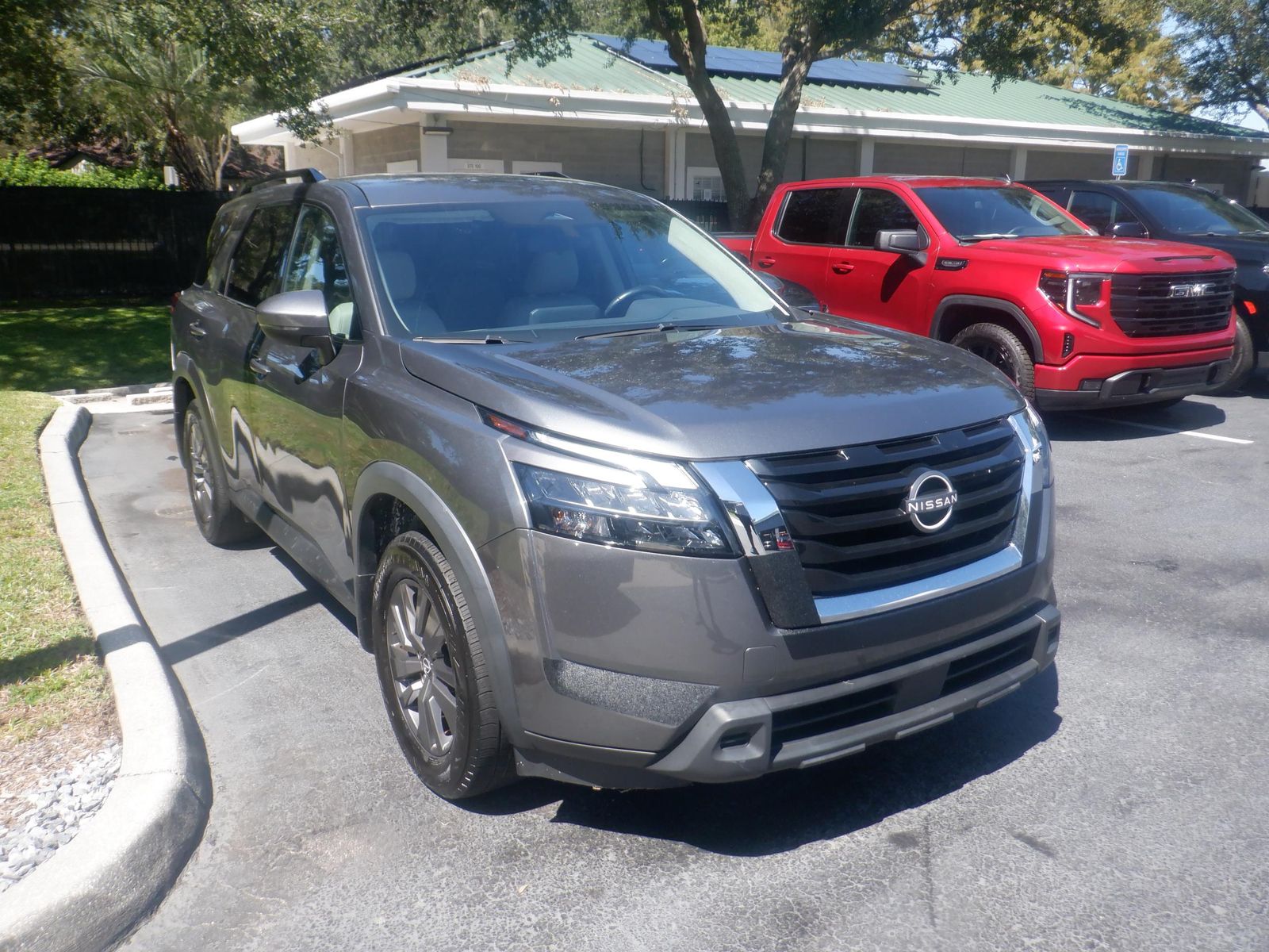 2024 Nissan Pathfinder SV FWD