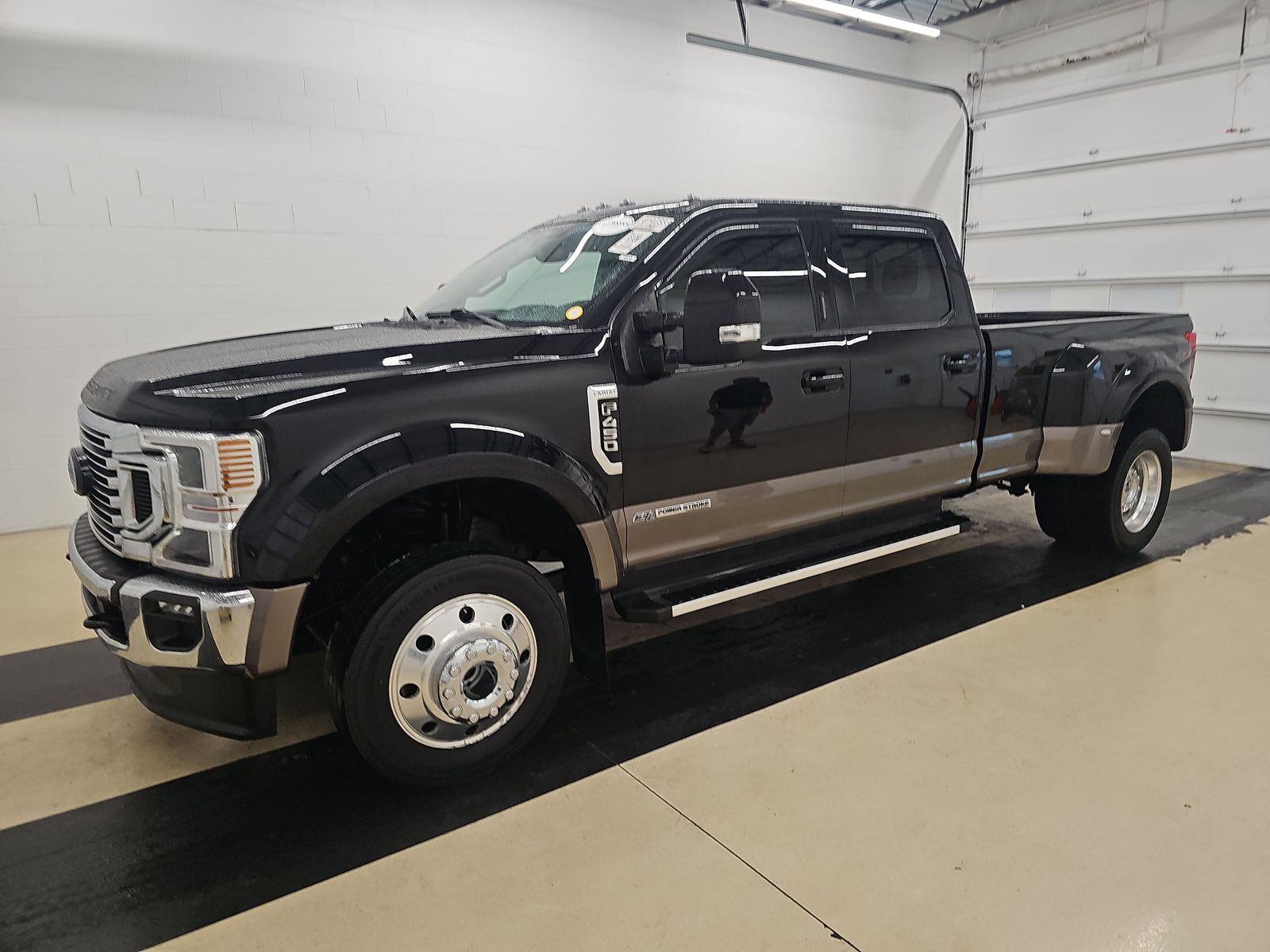 2022 Ford F-450 Super Duty Lariat's photo