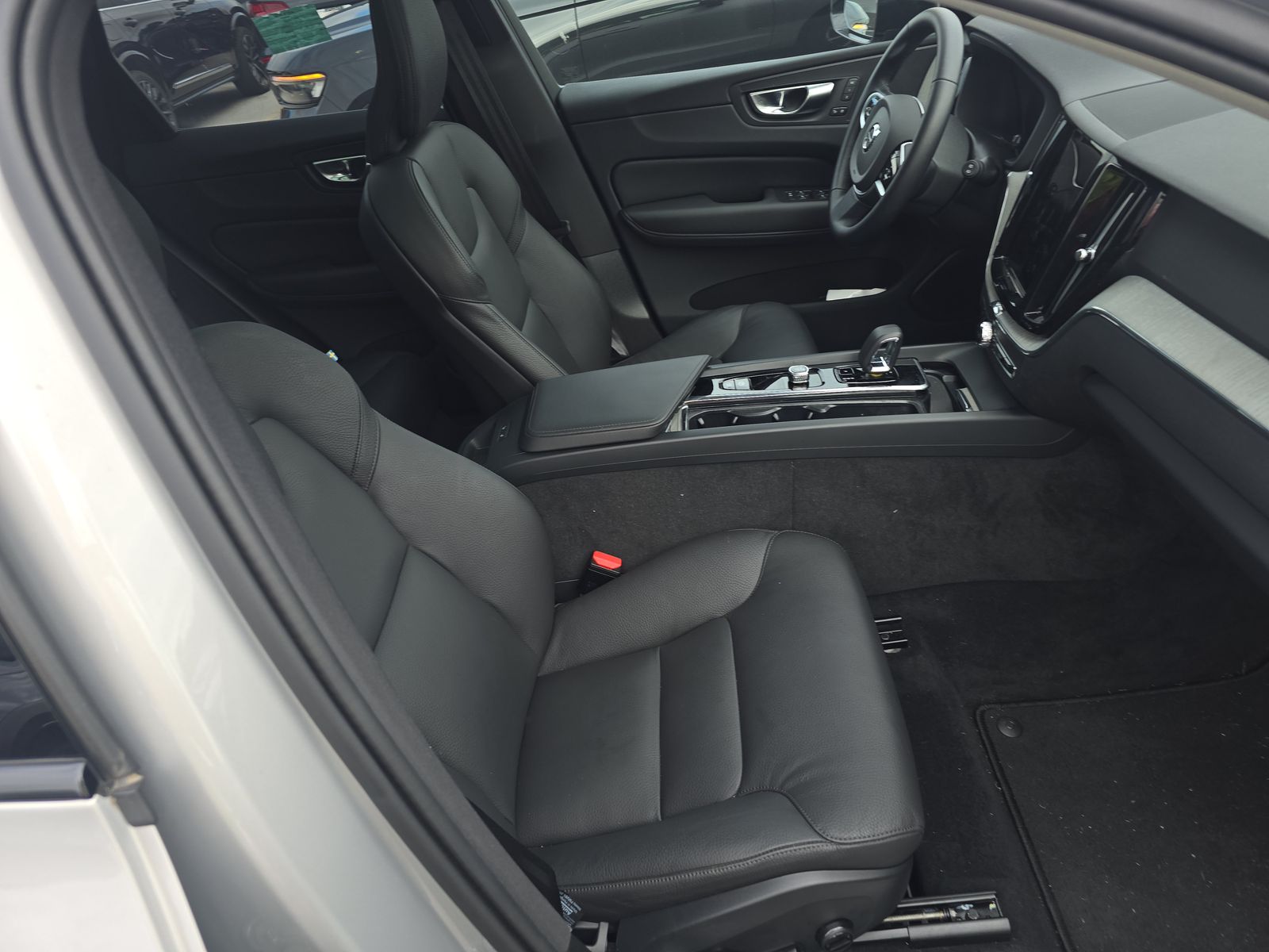 2025 Volvo XC60 B5 Plus AWD