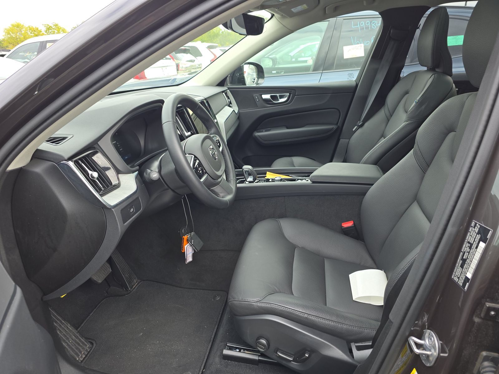 2025 Volvo XC60 B5 Plus AWD