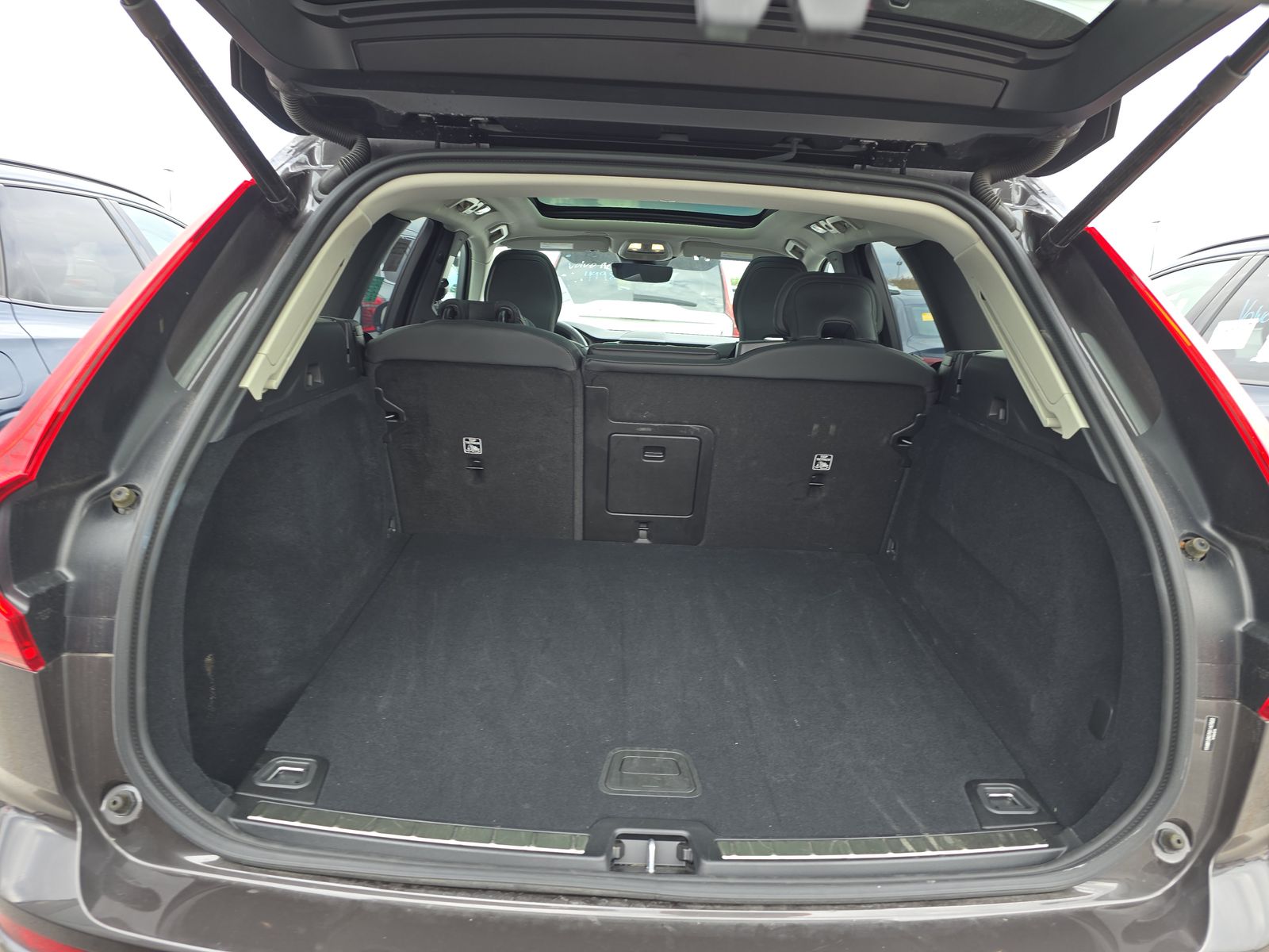 2025 Volvo XC60 B5 Plus AWD