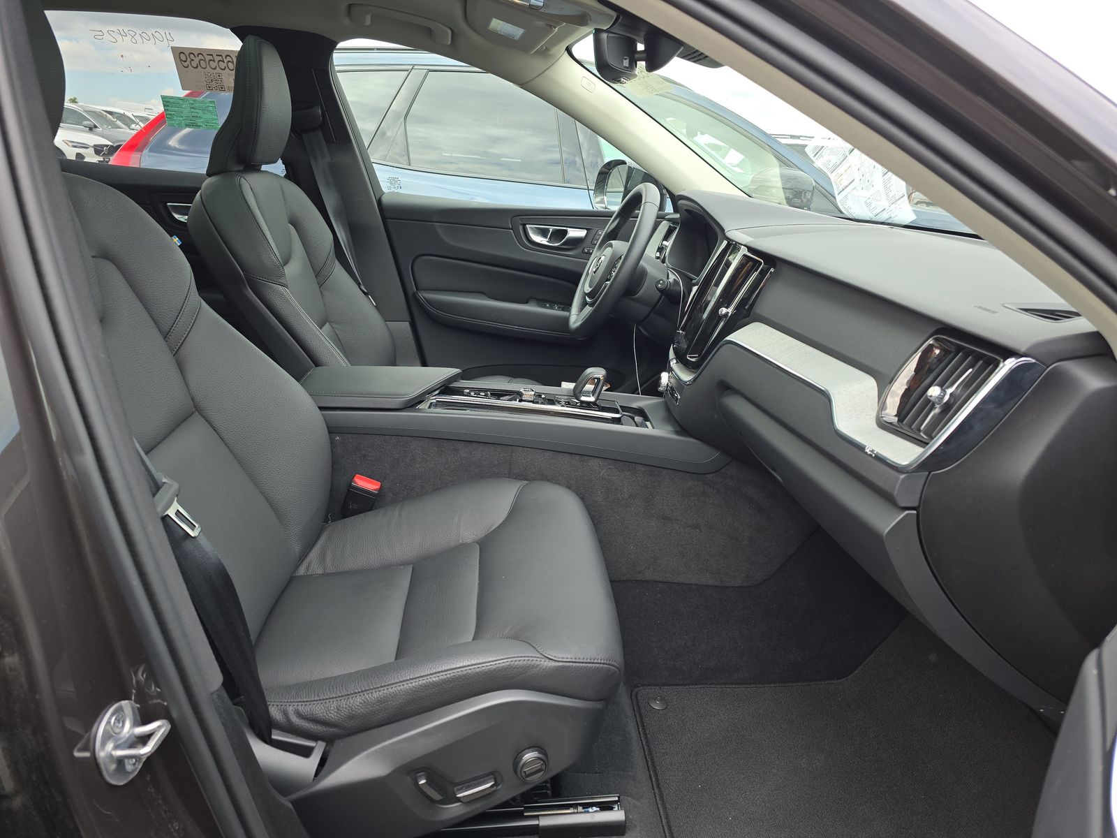 2025 Volvo XC60 B5 Plus AWD