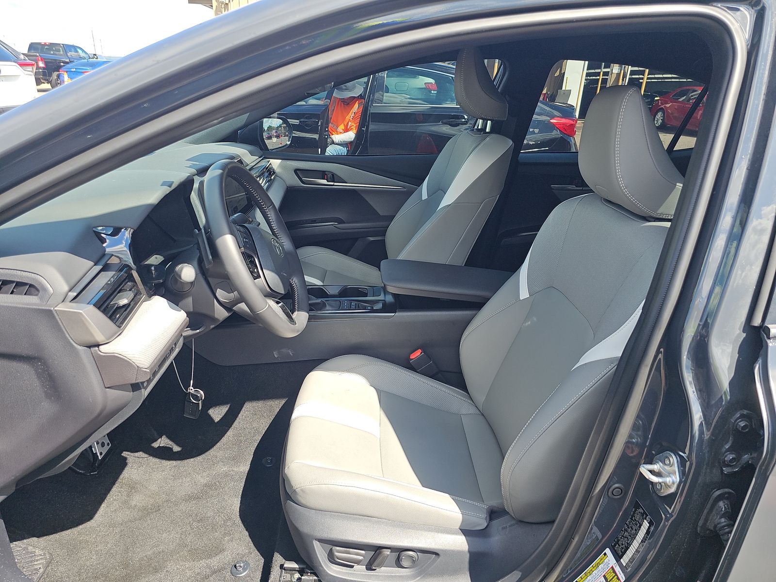 2025 Toyota Camry SE FWD