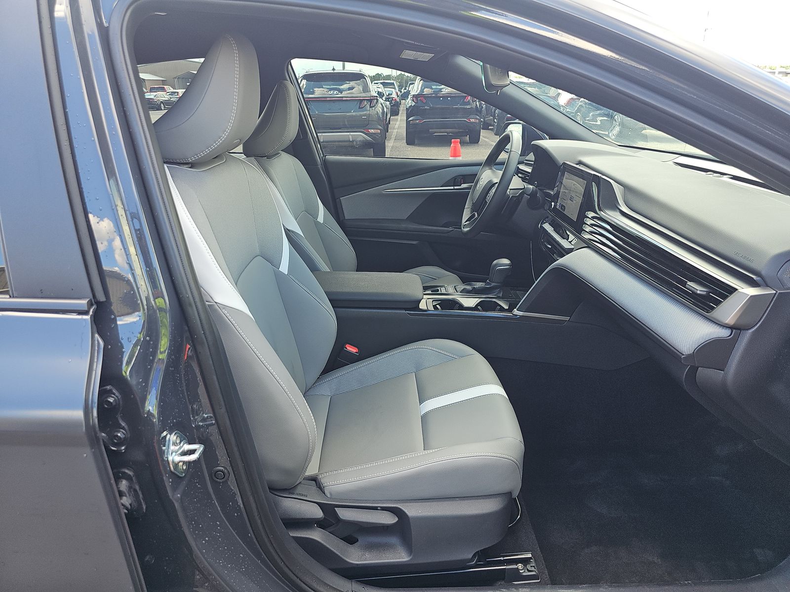 2025 Toyota Camry SE FWD