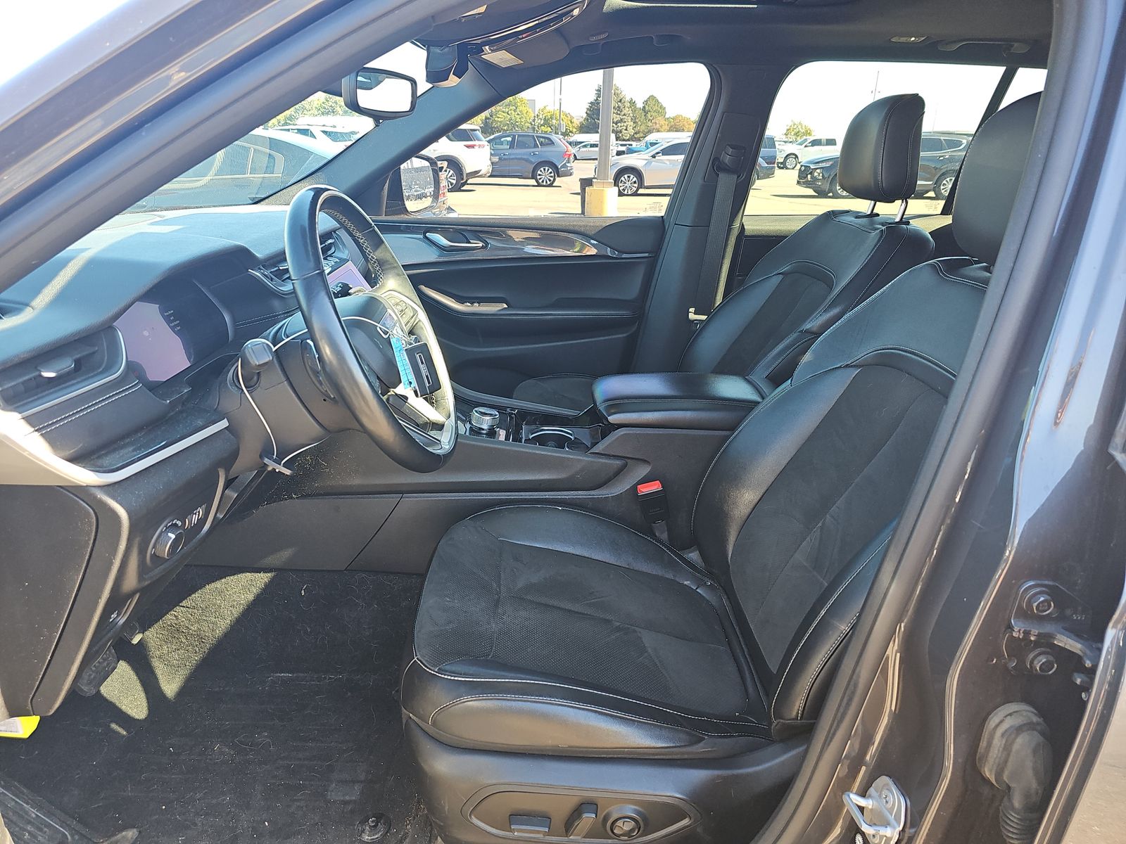 2022 Jeep Grand Cherokee Altitude AWD