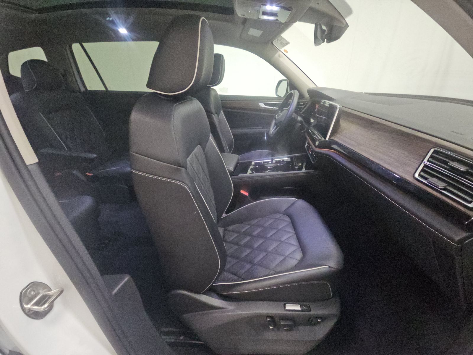 2025 Volkswagen Atlas 2.0T SEL Premium R-Line AWD