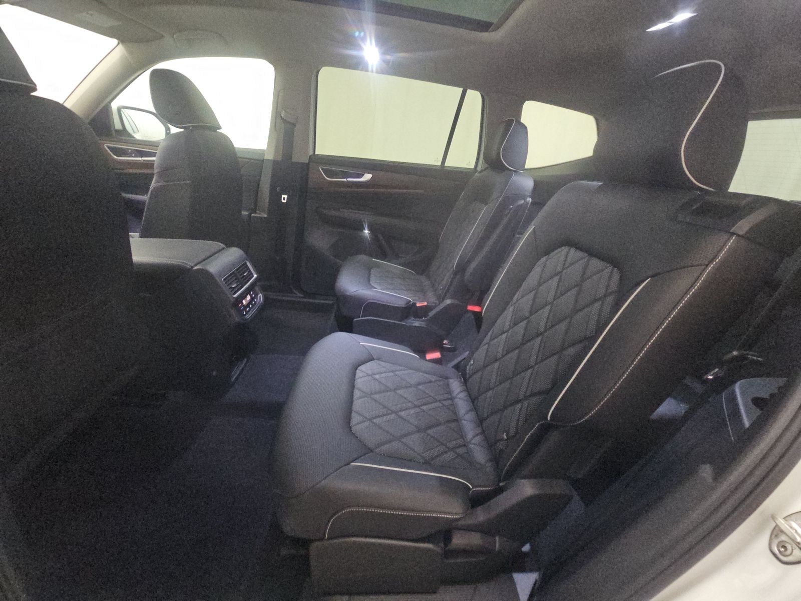 2025 Volkswagen Atlas 2.0T SEL Premium R-Line AWD